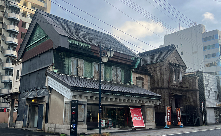 蔵づくりの美容院_外観